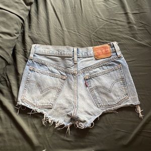 Levi 501 shorts w25